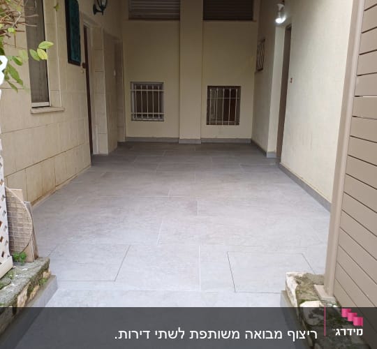 ריצוף חדש בכניסה לבית עם מדרגות